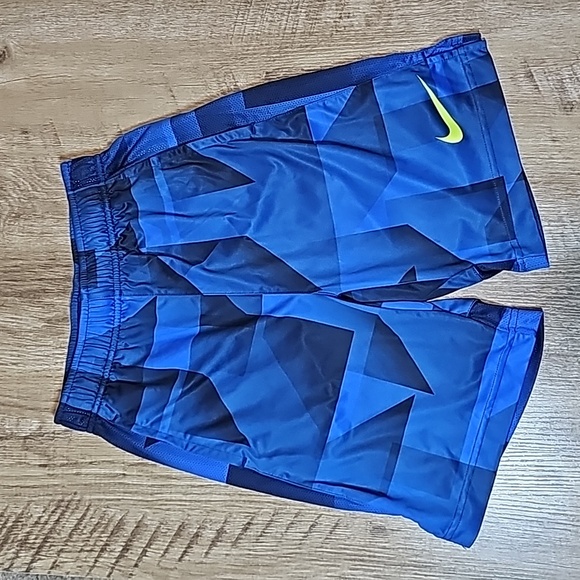 M (10/12) | Nike | boys shorts - Picture 2 of 8
